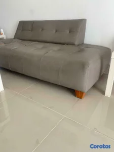 Sofa Moderno ! Grande ! 7 x 3 " ! Necesita Algo de