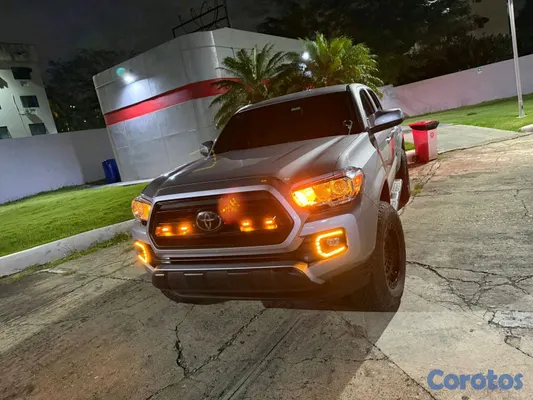 jeepetas y camionetas - Toyota Tacoma Sr5 2020 Recién importada poco uso  4