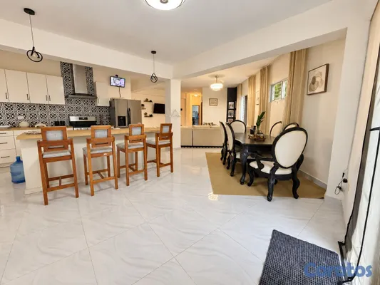 casas - 🏠 CASA CON 2 APARTAMENTOS ALQUILADOS EN VILLA NUEVA, SDN 2