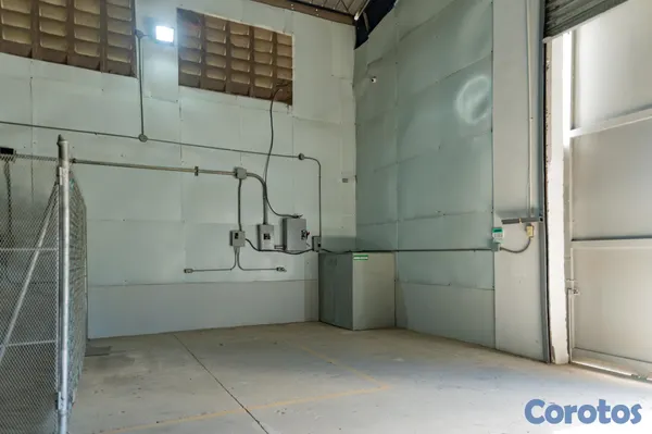 oficinas y locales comerciales - Alquilo NAVE de 326 Mts.2 en el KM. 13, AUTOPISTA  2