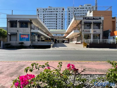 Local Comercial, 80 Metros, En La Milla De Oro De Santo Domingo Este.