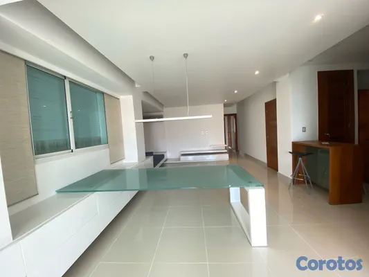 apartamentos - Piso alto de con La Línea blanca en La Esmeralda, Santiago. 3
