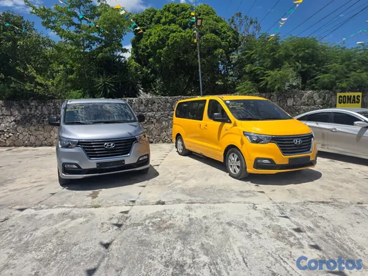 jeepetas y camionetas - HYUNDAI GRAND STAREX 2021 RECIEN IMPORTADA ESTA EN 10
