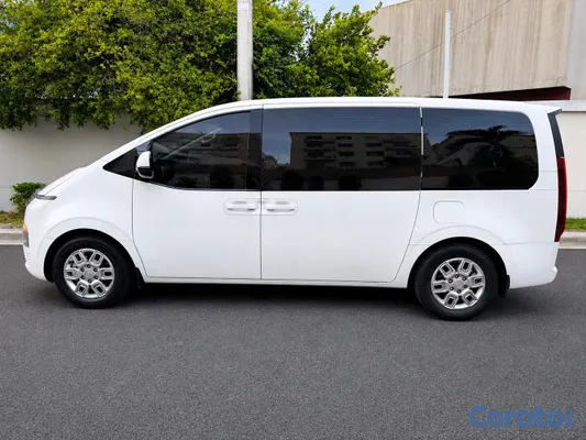 jeepetas y camionetas - Hyundai Staria  14