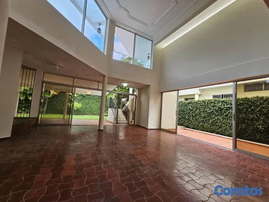 casas - Casa de 5 habitaciones 4 baños 4 parqueos en alqui 5
