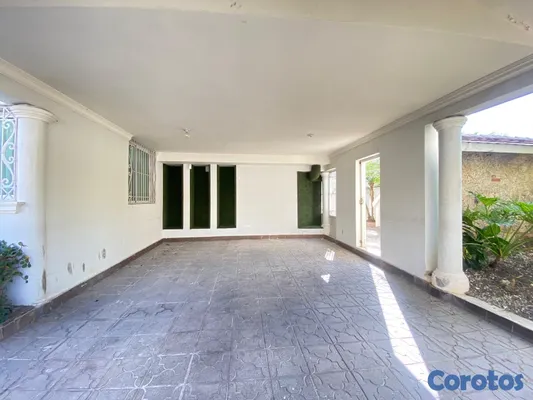 casas - casa en los Casicasgo de 4 hab . patio dos niveles y Jardin  14