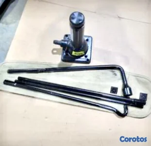 TOYOTA TUNDRA  2007 2021 gato y llave para la goma 