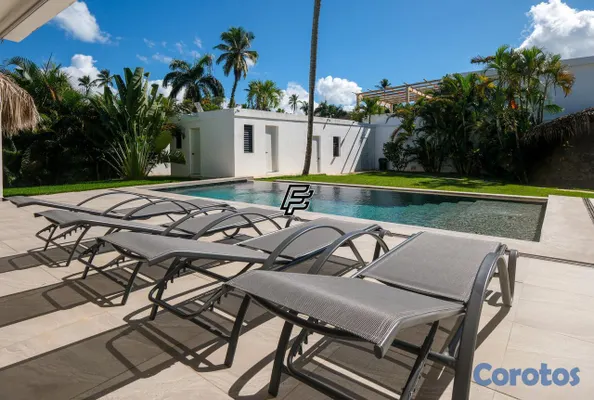 casas vacacionales y villas - Exclusiva Villa Moderna: 5 Hab. a pocos metros del mar en Comunidad Privada 5