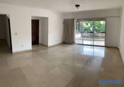 Apartamento de 3 habitaciones en alquiler en Evari