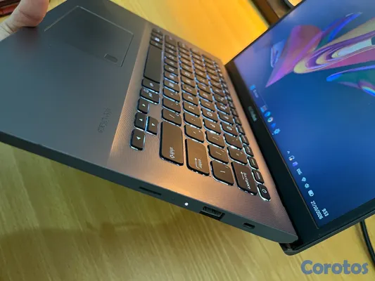 computadoras y laptops - asus vivibook, 8 memoria ram, 256 de almacenamiento y procesor AMD ryzen 3  4