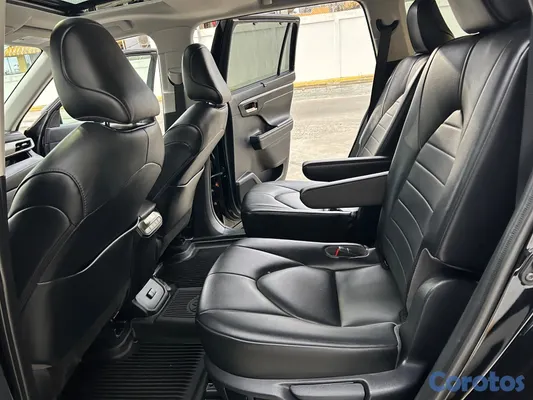 jeepetas y camionetas - Toyota highlander 2021 XLE 4x4 2