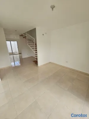 casas - Vendo cómodo casa duplex con patio de dos niveles en Colinas del viento 16