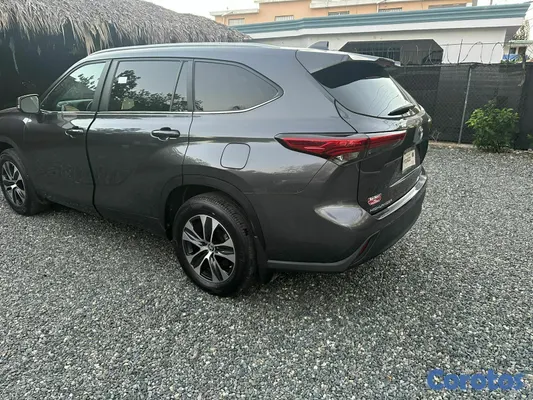 jeepetas y camionetas - Toyota higlander xle 2024 6