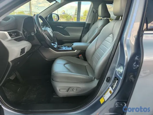 jeepetas y camionetas - Toyota Highlander XLE 2021 10