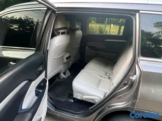 jeepetas y camionetas - Toyota higlander le 2018 9