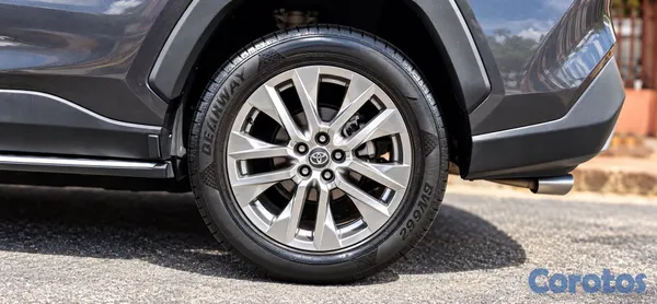 jeepetas y camionetas - Toyota Rav4 2021 XLE 7