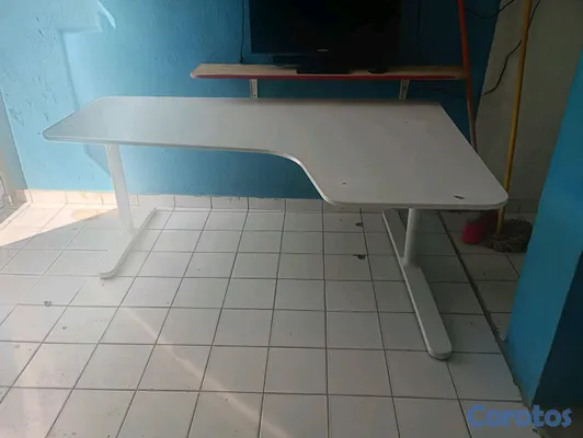 articulos de oficina - Escritorio, Tipo L, Bekant de Ikea. 3