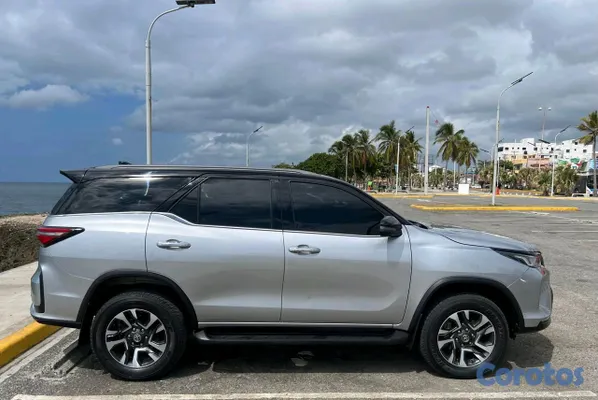 jeepetas y camionetas - Vendo Toyota Fortuner DIAMOND TSS año 2023 2