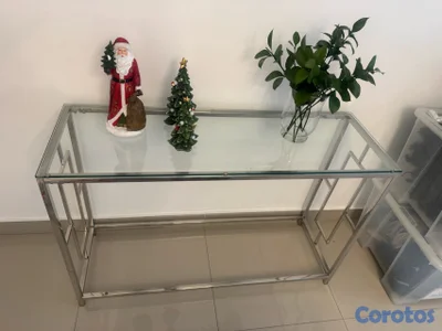 Se vende juego de repisa y mesa de centro RD$10,000.00