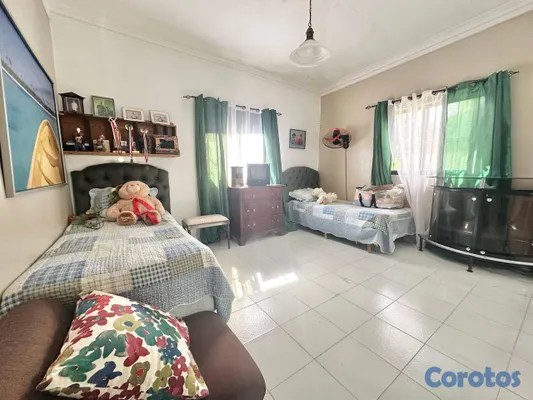 casas - Casa de Dos Niveles en Residencial Las Colinas de  12