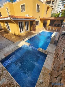 RESIDENCIA EXCLUSIVA CASA EN BELLA VISTA
