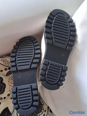 ropa y zapatos - Botas blancas Art Class 4