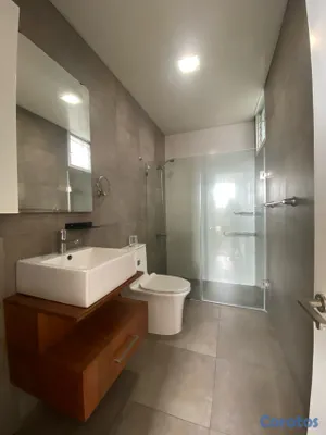 apartamentos - Piso alto de con La Línea blanca en La Esmeralda, Santiago. 11