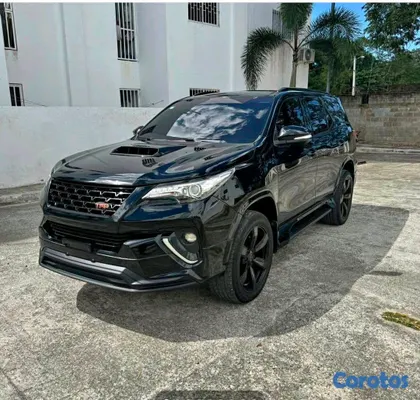 jeepetas y camionetas - Toyota fortuner 2017 4