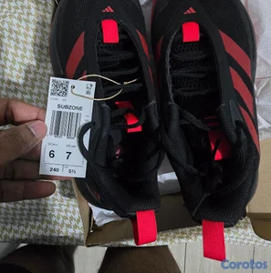 Vendo shoes adidas nuevos size 6