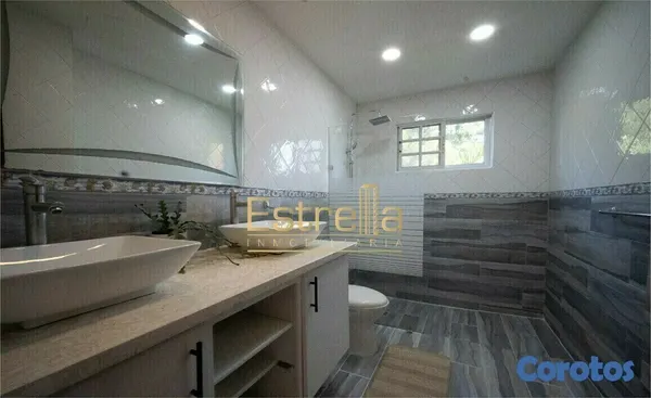 casas vacacionales y villas - Villas en venta de 4 a 6 habitaciones de dos niveles ubicado en Juan Dolio     8