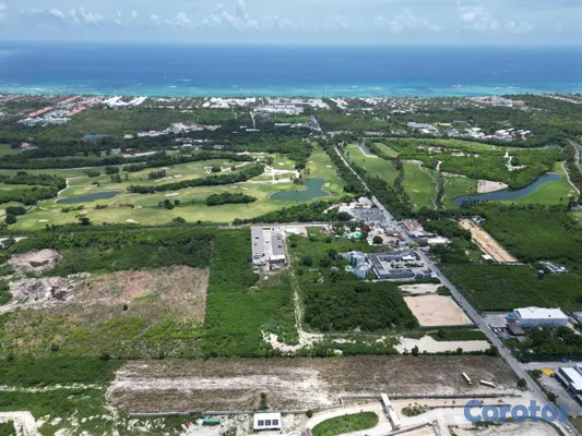 solares y terrenos - Solar de 17,000 metros en PuntaCana, entorno envid 9