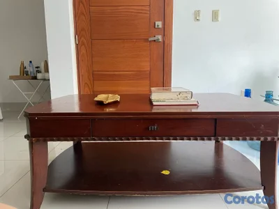 Mesa de Centro de Madera Clásica 