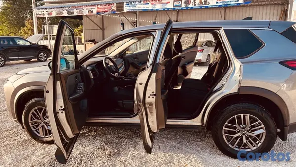 jeepetas y camionetas - Nissan Rouge 2023
 americana, recién importada  10