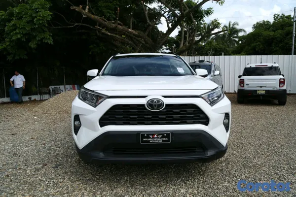 jeepetas y camionetas - Toyota rav4 2020 xle clean carfax  2
