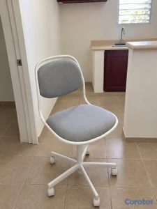 Escritorio y silla de Ikea Precio Negociable 