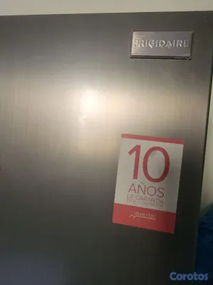 electrodomesticos - Nevera de dos puertas Frigidaire. 3