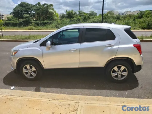 jeepetas y camionetas - Chevrolet trax LTD en perfecta condiciones  17