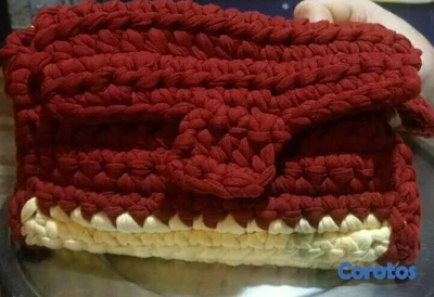 VENDO BOLSO DE MANO TEJIDO IDEAL PARA REGALAR