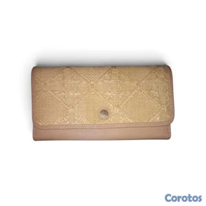 cartera de mano Piper de la marca Time and Tru