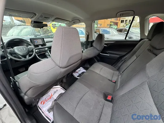 jeepetas y camionetas - Toyota RAV4 XLE 2022 7