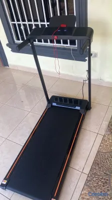 Artículos Deportivos - Caminadora eléctrica de alto rendimiento con pantalla digital y barra de apoyo  4