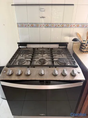 cocina - Estufa Whirlpool 30” + Extractor – RD$32,000 4