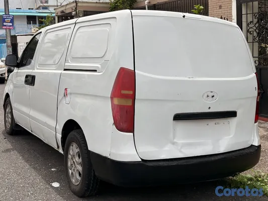 otros vehiculos - Hyundai H-1 año 2012 4 cilindros 3
